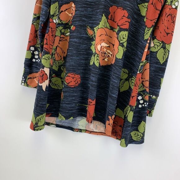 LuLaRoe Elizabeth Sweater V-Neck Long Sleeves Round Hem Tunic Roses Soft Small - Picture 4 of 10